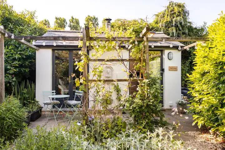 The Lodge - A Tranquil Escape Atworth Exteriör bild