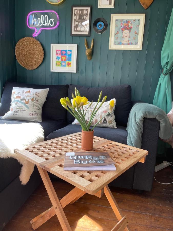 The Lodge - A Tranquil Escape Atworth Exteriör bild